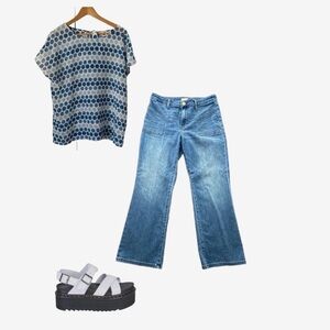 Polka dots, flares, and chunky shoes—a classic combo!